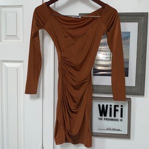 Fashion Nova brown dress , v neck Rouging on side short